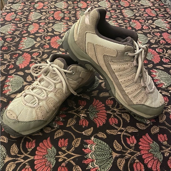 Woman’s Columbia Shoes - Picture 3 of 3